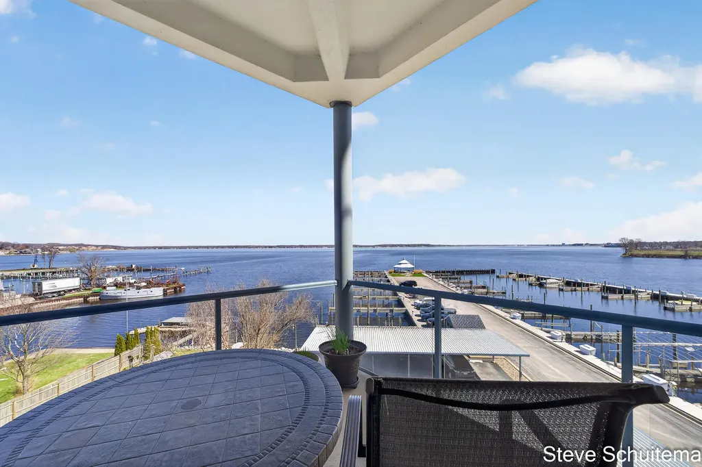 2964 Lakeshore Drive Muskegon City MI 49441