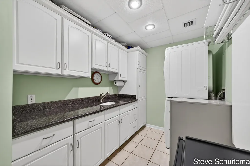 2964 Lakeshore Drive Muskegon City MI 49441
