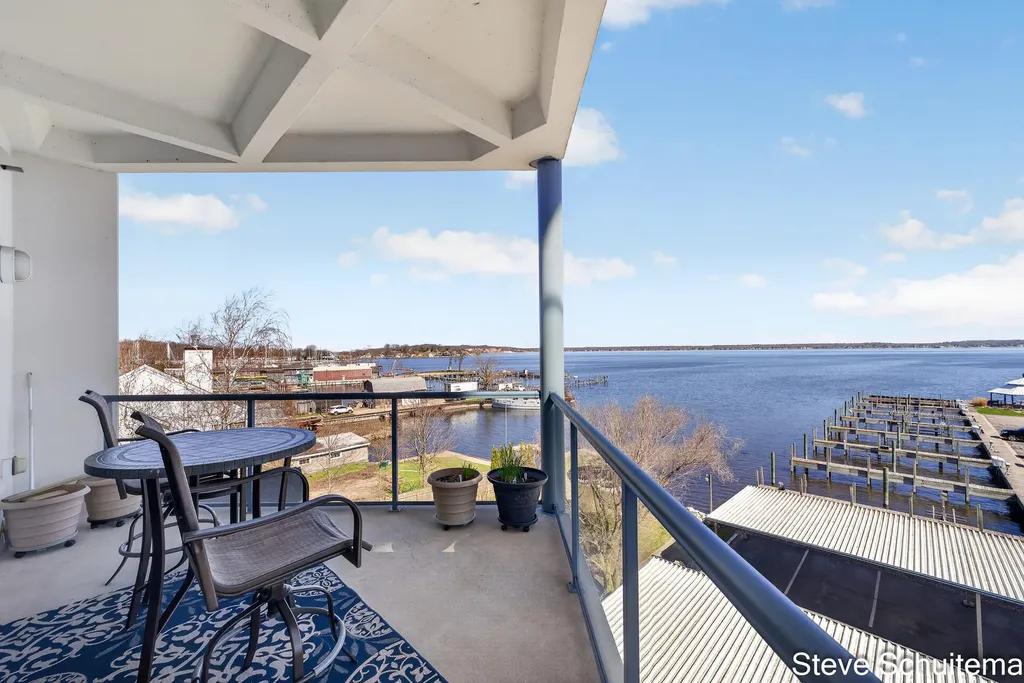2964 Lakeshore Drive Muskegon City MI 49441