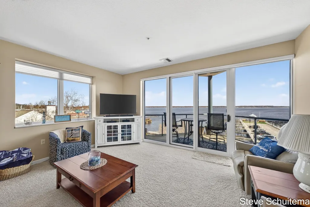 2964 Lakeshore Drive Muskegon City MI 49441