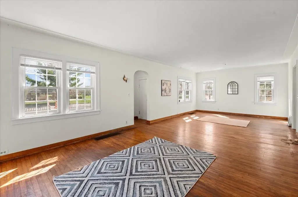 83 E South Avenue Unknown City MI 49421