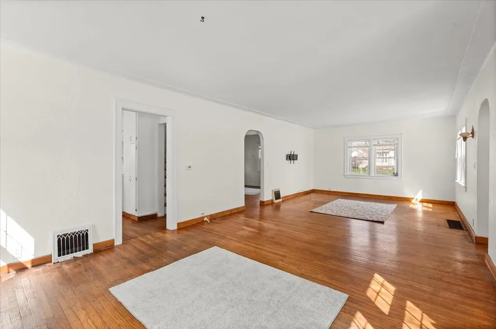 83 E South Avenue Unknown City MI 49421
