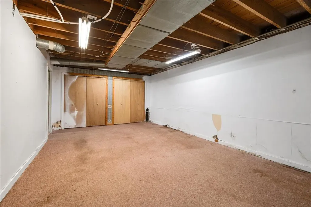 83 E South Avenue Unknown City MI 49421