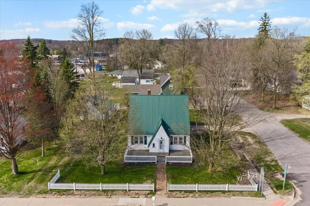 83 E South Avenue Unknown City MI 49421
