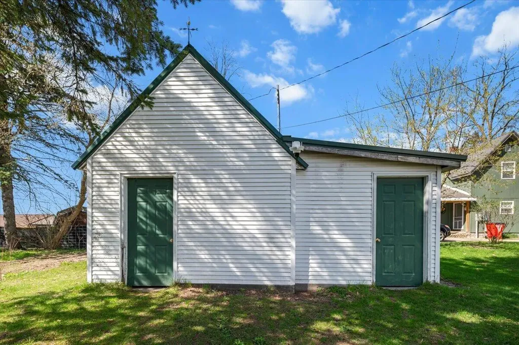 83 E South Avenue Unknown City MI 49421