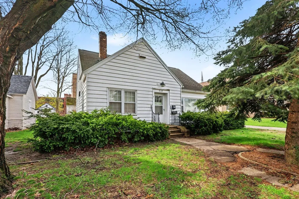2129 Miner Avenue Muskegon City MI 49441
