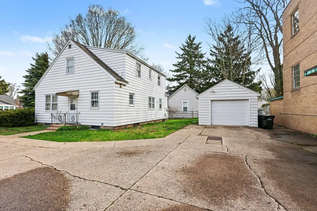 2129 Miner Avenue Muskegon City MI 49441