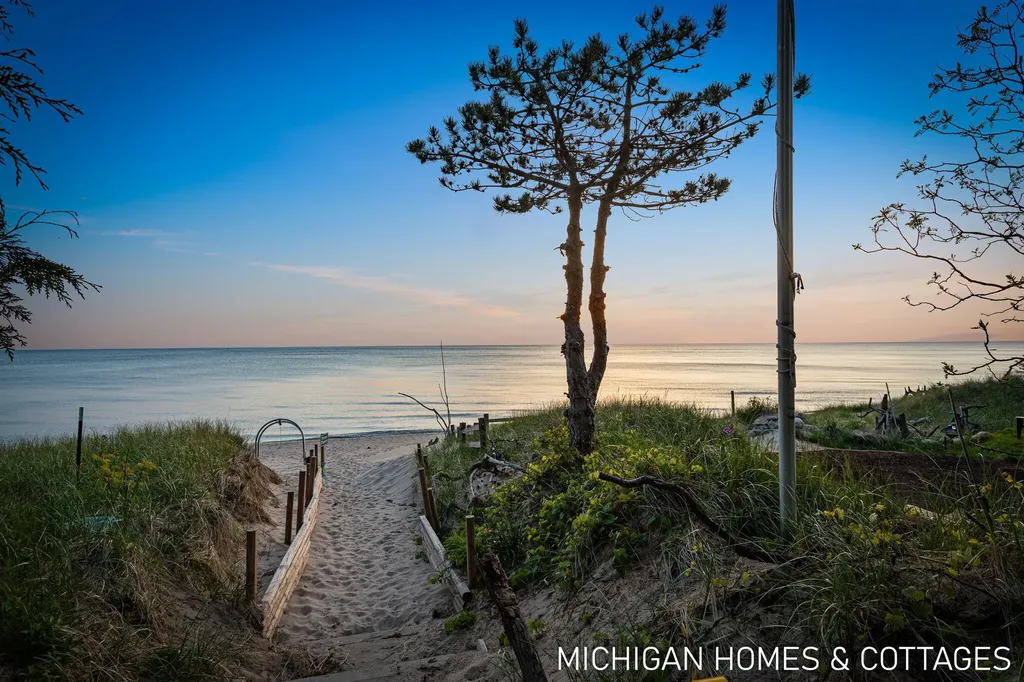 6700 Ratcliff Drive Laketown Township MI 49423