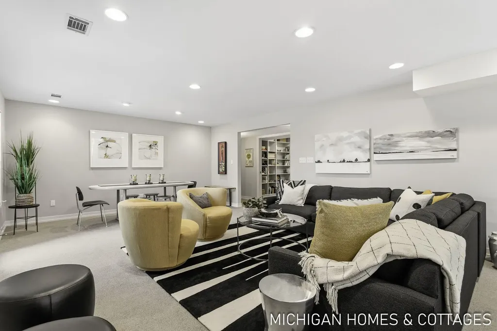 6700 Ratcliff Drive Laketown Township MI 49423