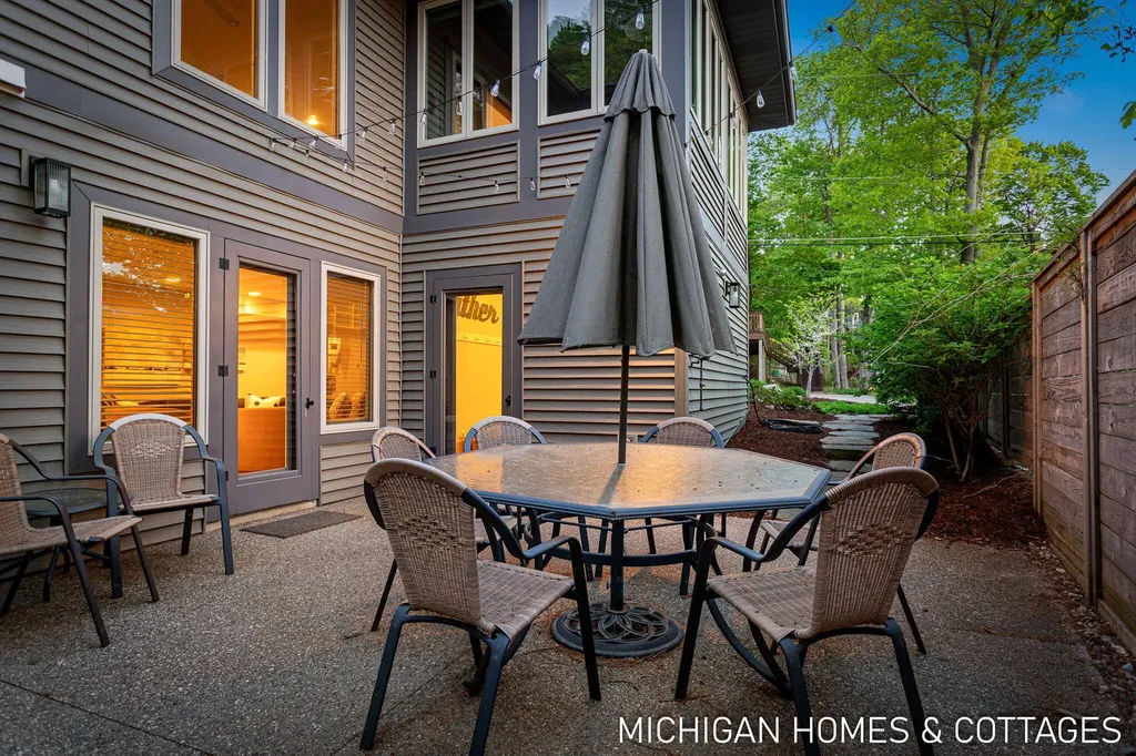 6700 Ratcliff Drive Laketown Township MI 49423