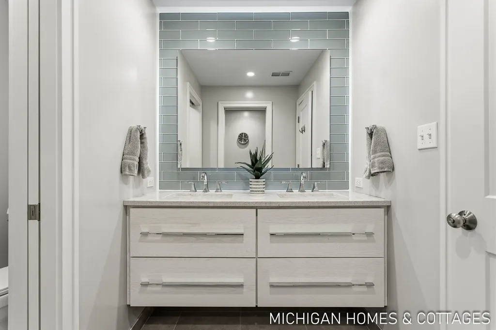 6700 Ratcliff Drive Laketown Township MI 49423