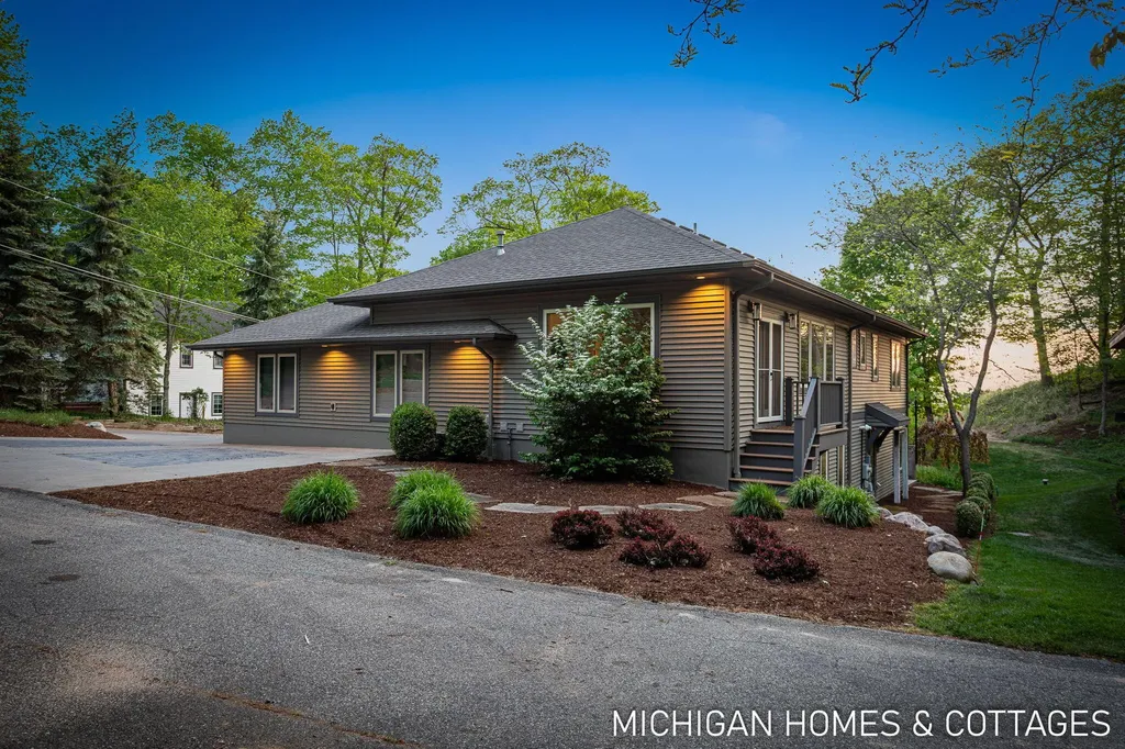 6700 Ratcliff Drive Laketown Township MI 49423