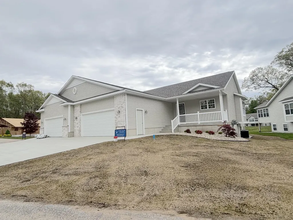 1519 E Addison Way Laketon Township MI 49445