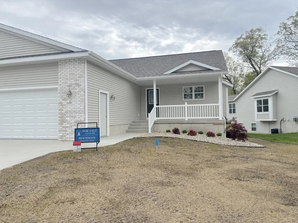 1519 E Addison Way Laketon Township MI 49445