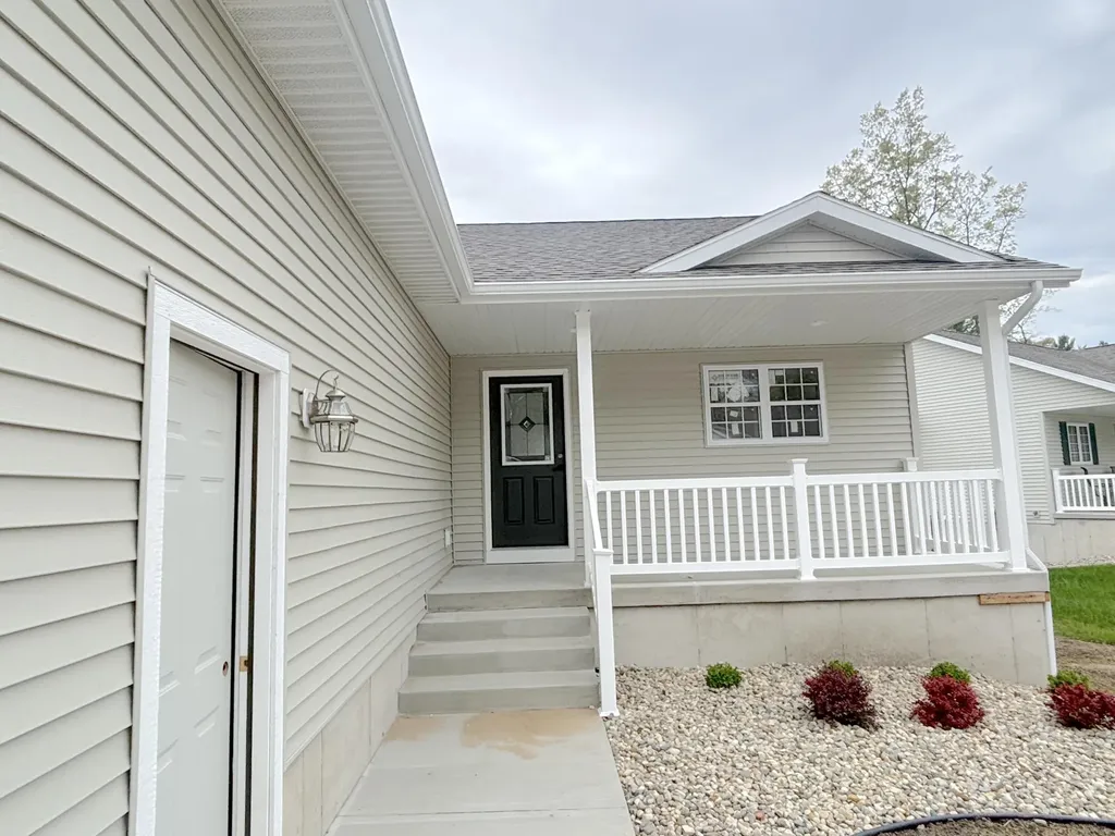 1519 E Addison Way Laketon Township MI 49445
