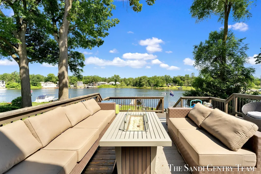 7 Circle Drive Fruitport Charter Township MI 49415