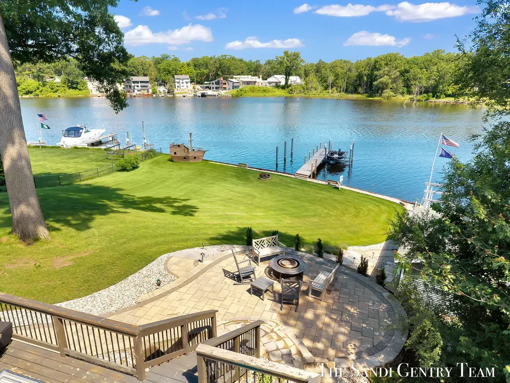 7 Circle Drive Fruitport Charter Township MI 49415