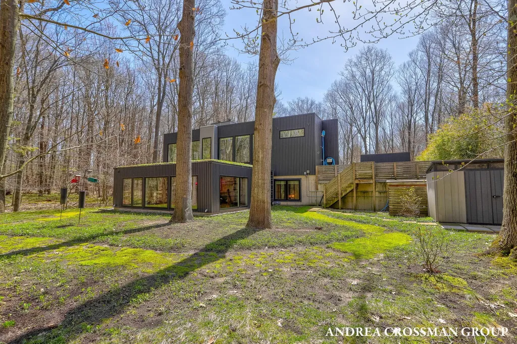 6919 Bendemeer Drive Saugatuck Township MI 49408