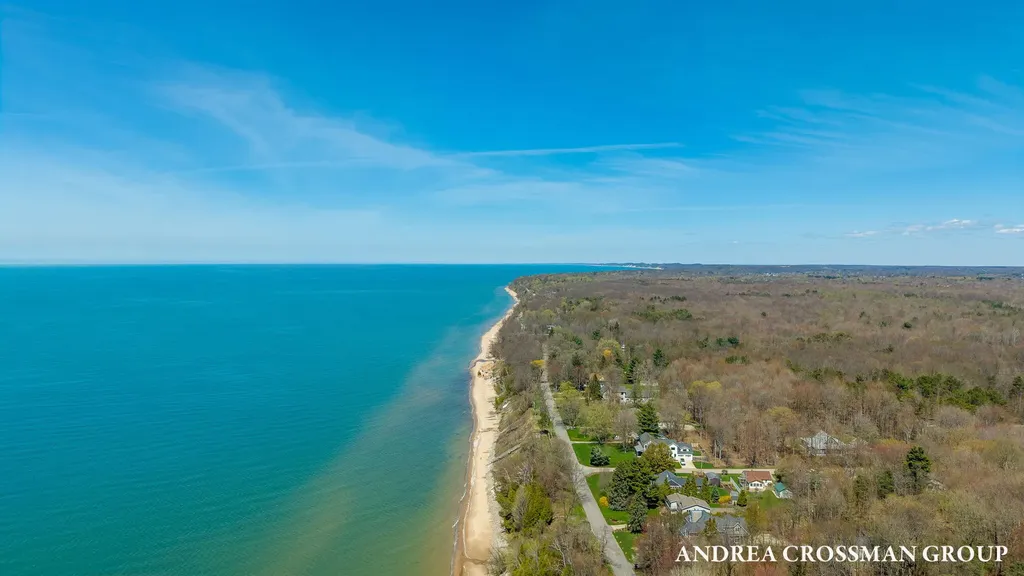 6919 Bendemeer Drive Saugatuck Township MI 49408