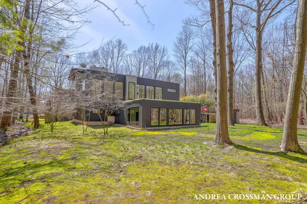 6919 Bendemeer Drive Saugatuck Township MI 49408