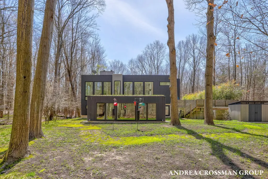 6919 Bendemeer Drive Saugatuck Township MI 49408