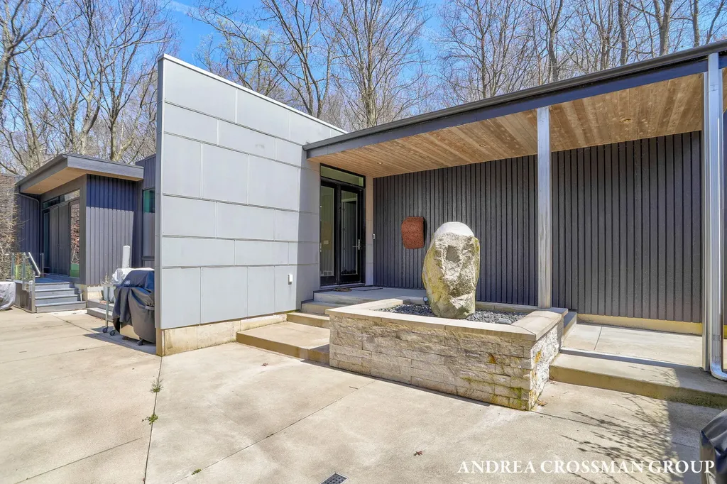 6919 Bendemeer Drive Saugatuck Township MI 49408