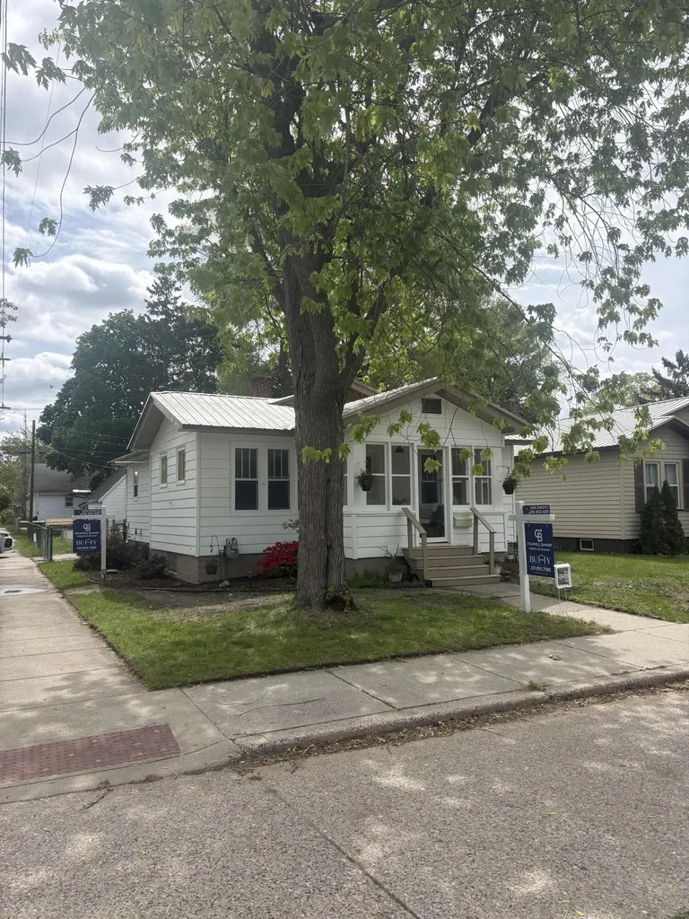 2208 Torrent Street Muskegon City MI 49441