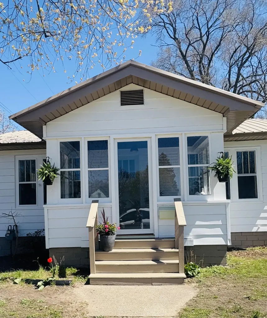 2208 Torrent Street Muskegon City MI 49441