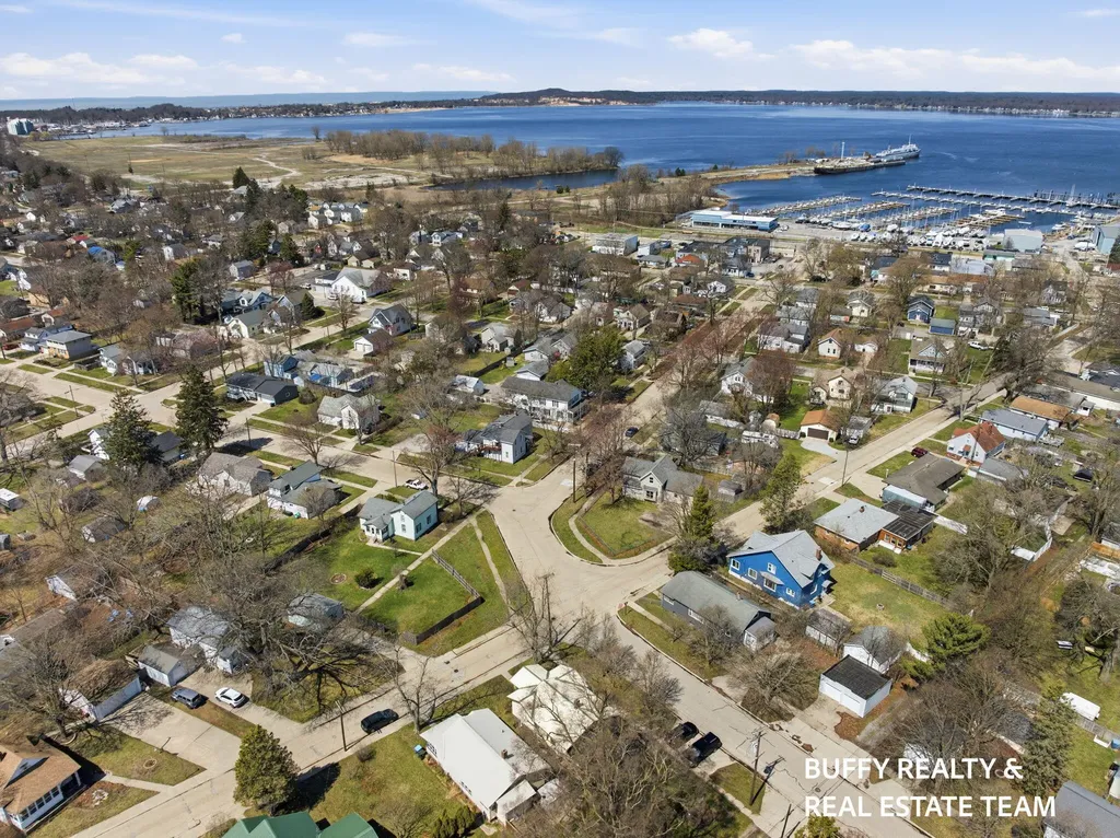 2208 Torrent Street Muskegon City MI 49441