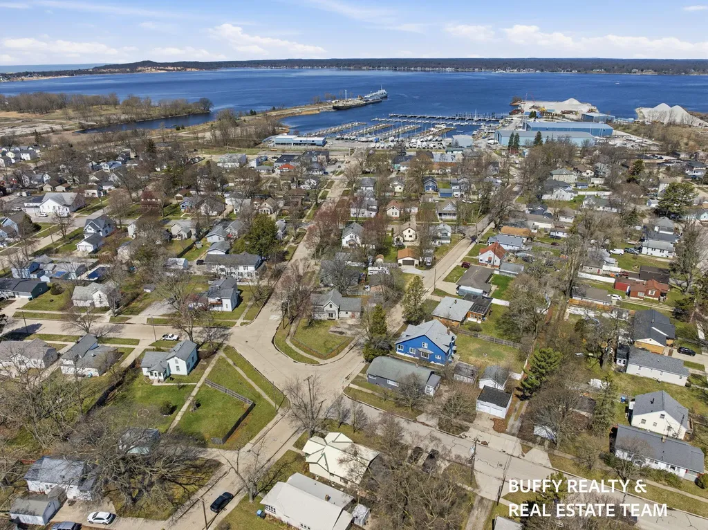 2208 Torrent Street Muskegon City MI 49441