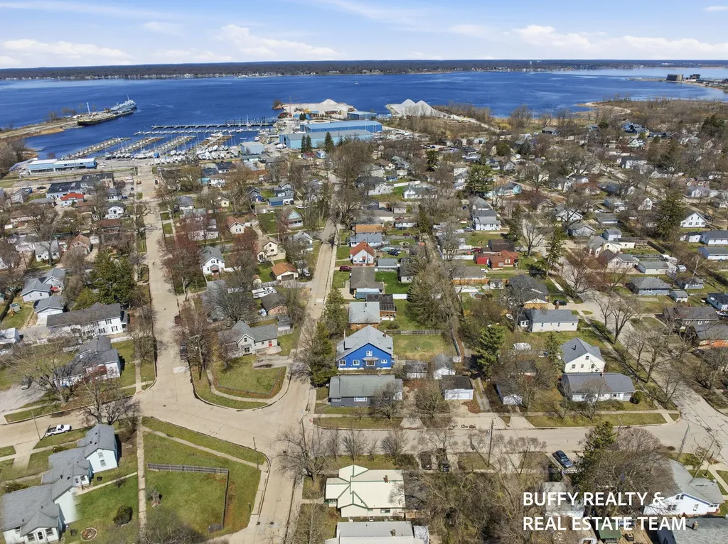 2208 Torrent Street Muskegon City MI 49441