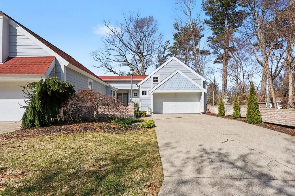 16840 Landing Drive Ferrysburg City MI 49456