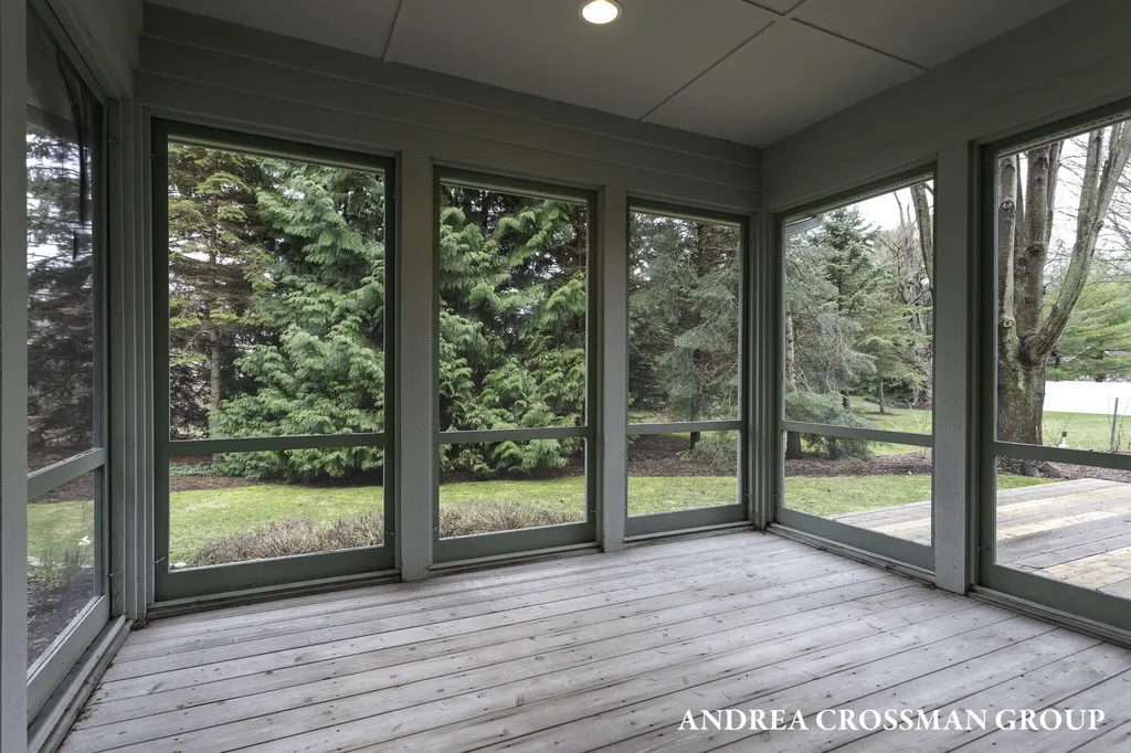 2286 Perry Street Park Township MI 49424
