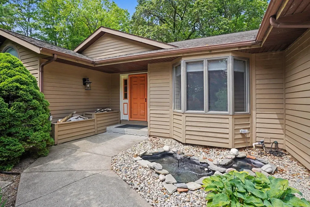 17871 N Fruitport Road Spring Lake Township MI 49456