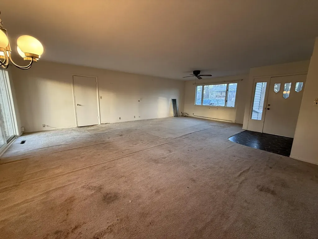 275 S 8th Avenue Fruitport Charter Township MI 49415