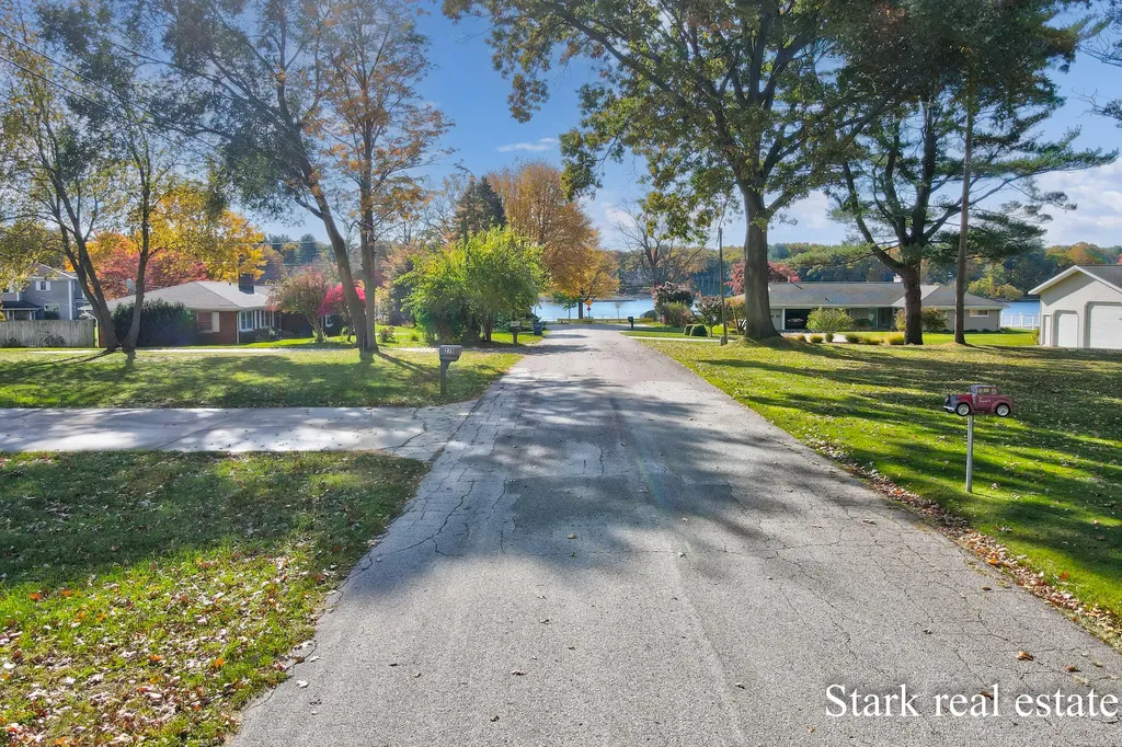 275 S 8th Avenue Fruitport Charter Township MI 49415