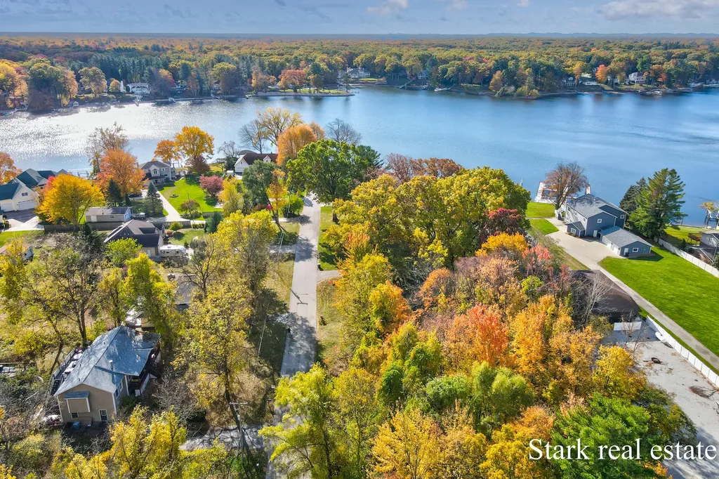 275 S 8th Avenue Fruitport Charter Township MI 49415