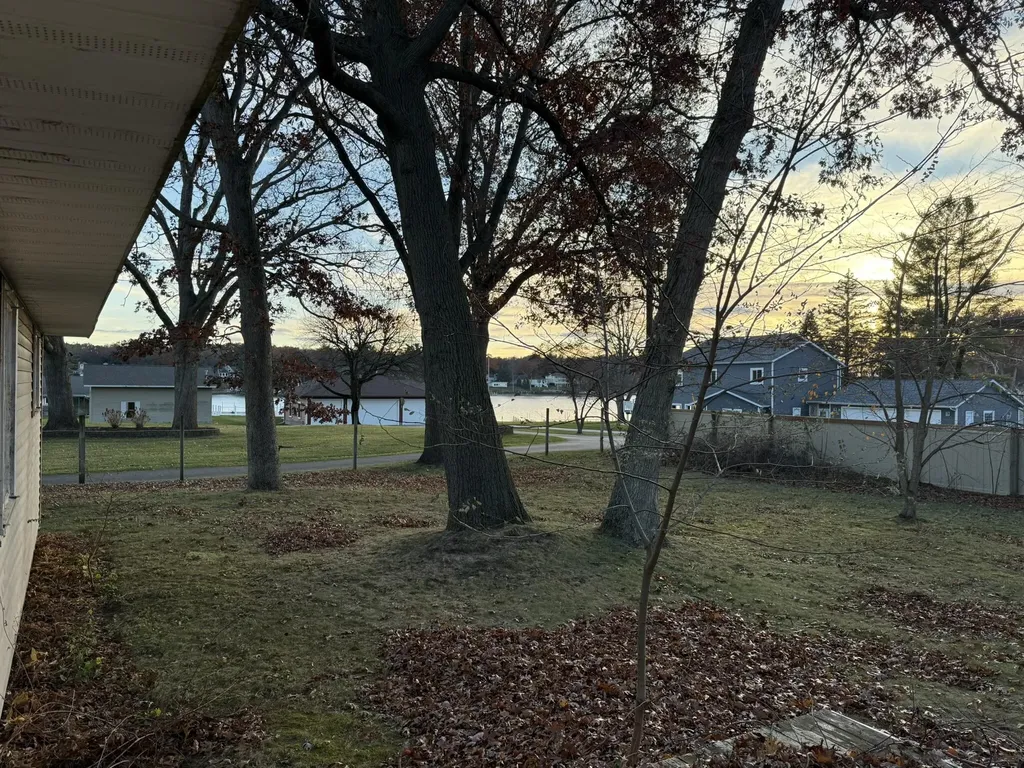 275 S 8th Avenue Fruitport Charter Township MI 49415