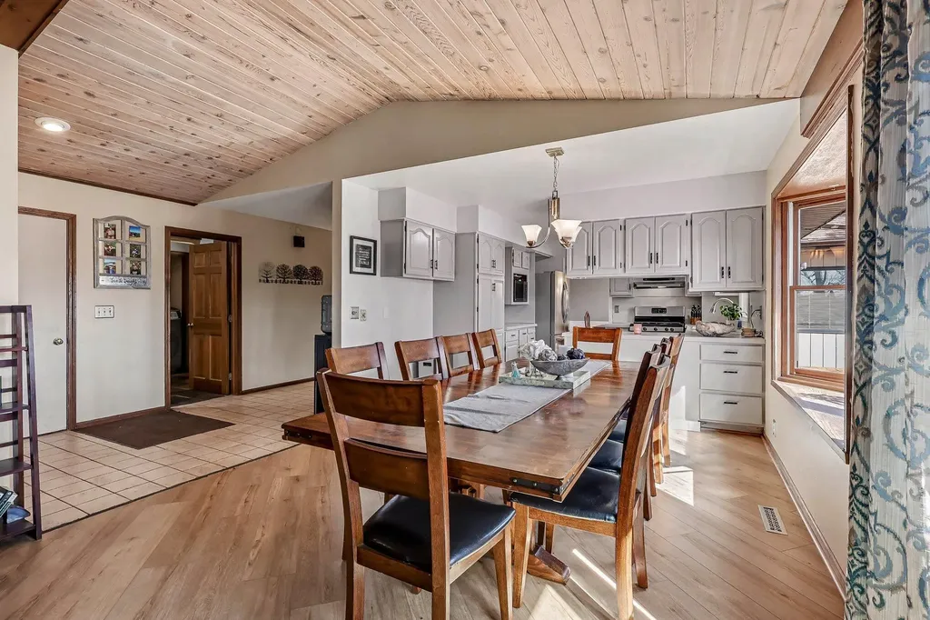 1437 Brookwood Drive Norton Shores City MI 49441