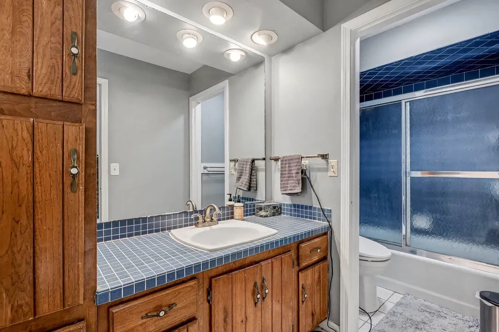 1437 Brookwood Drive Norton Shores City MI 49441