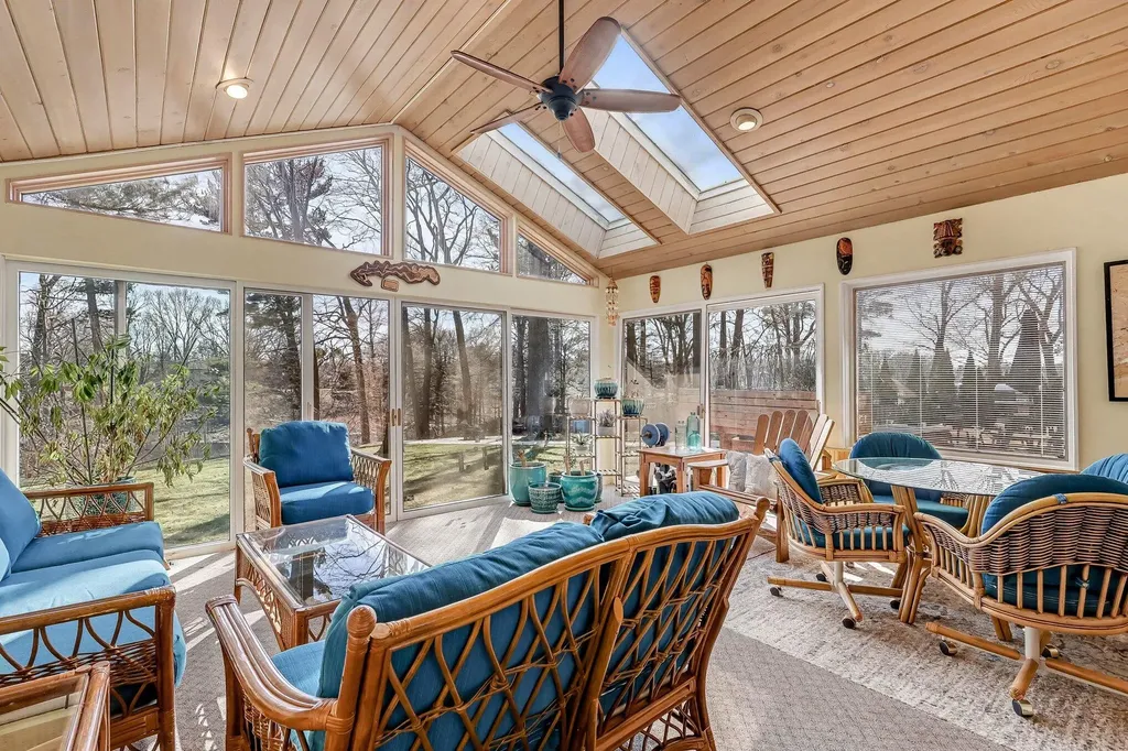 1437 Brookwood Drive Norton Shores City MI 49441
