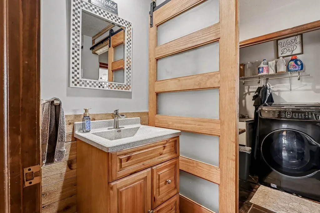 1437 Brookwood Drive Norton Shores City MI 49441