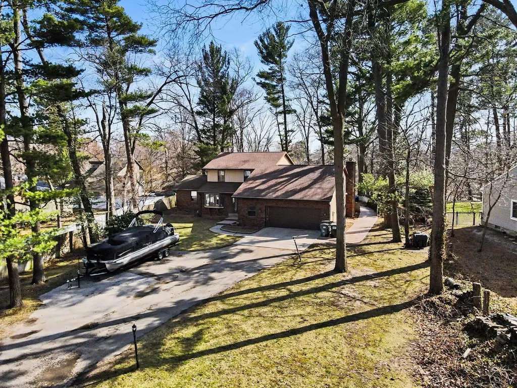 1437 Brookwood Drive Norton Shores City MI 49441