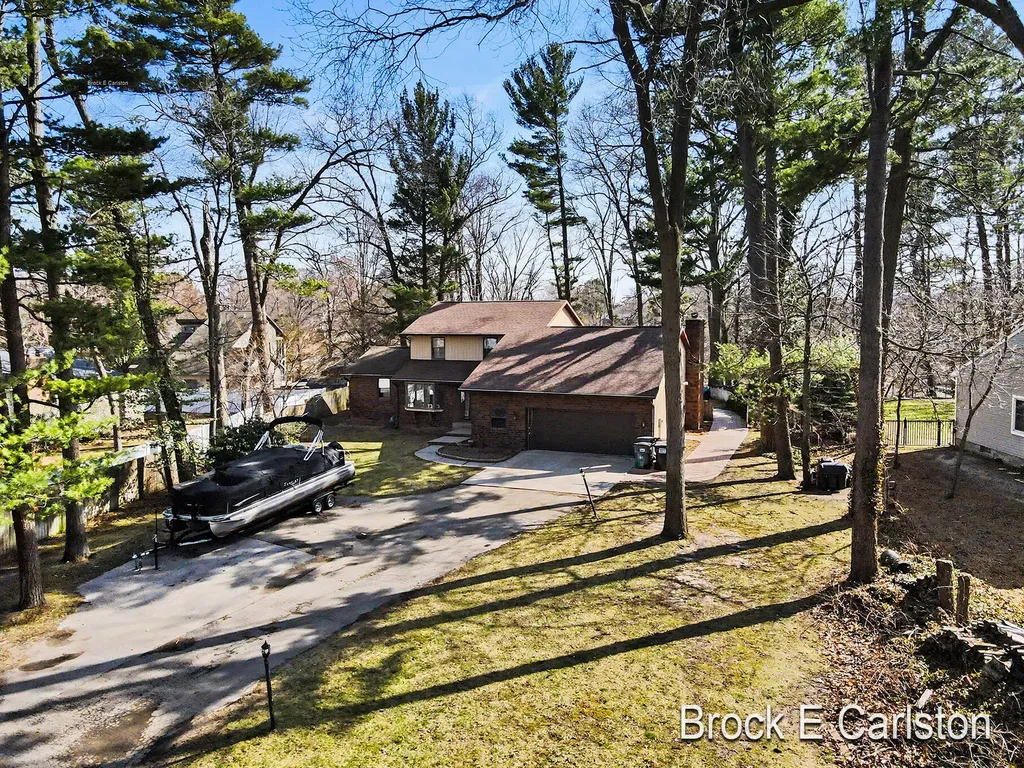 1437 Brookwood Drive Norton Shores City MI 49441