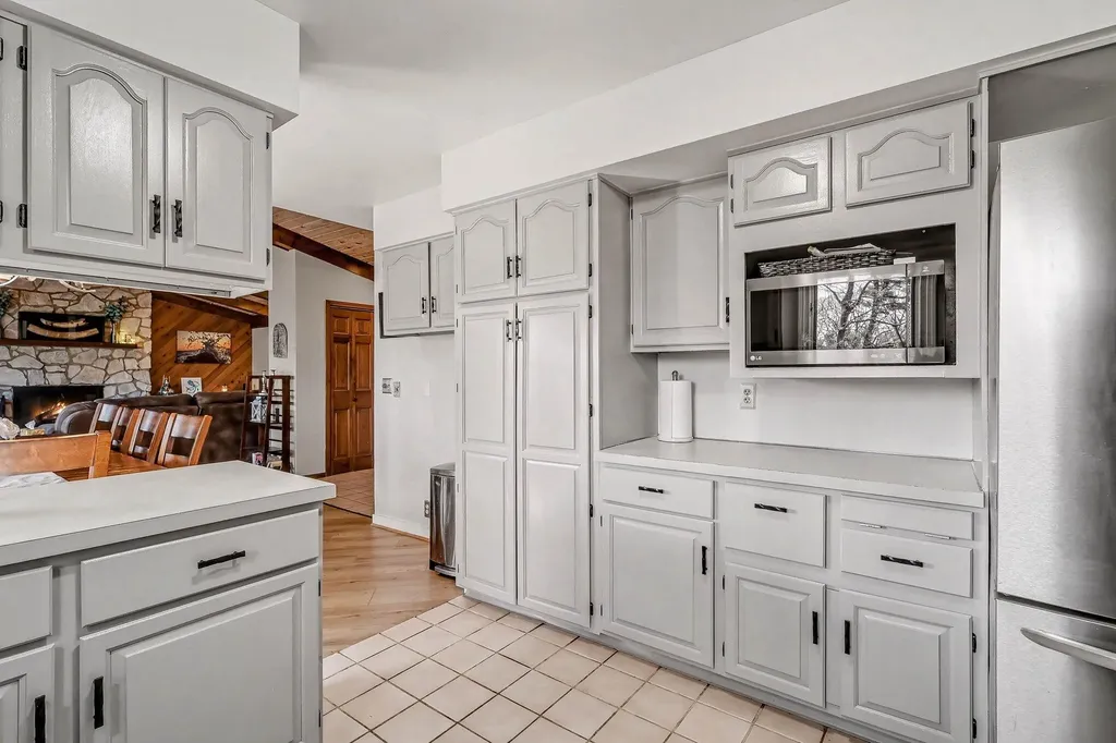 1437 Brookwood Drive Norton Shores City MI 49441