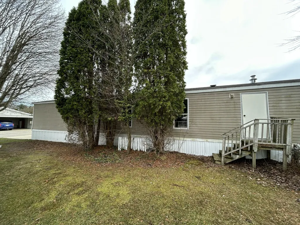 4483 Ilium Lane Walker City MI 49534