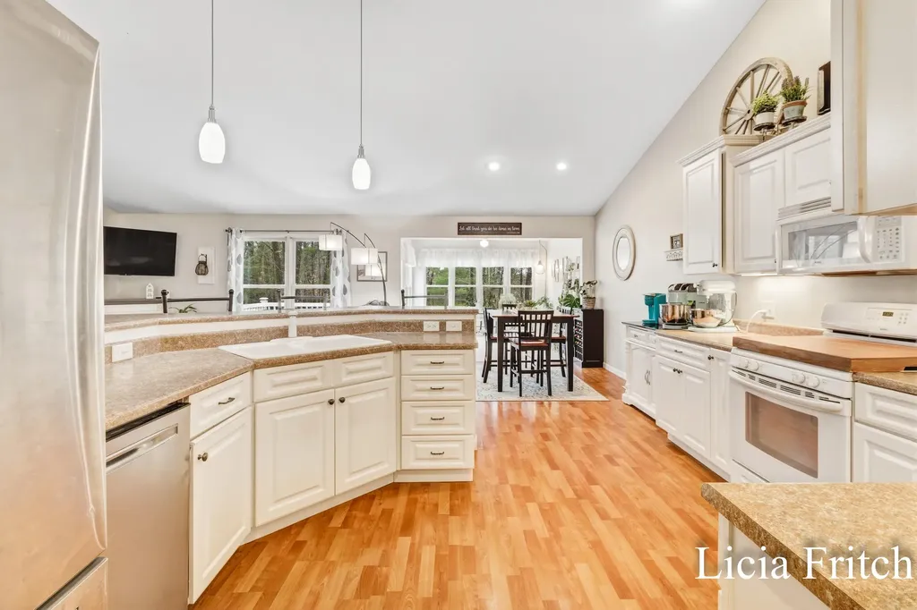 1527 W Addison Way Laketon Township MI 49445