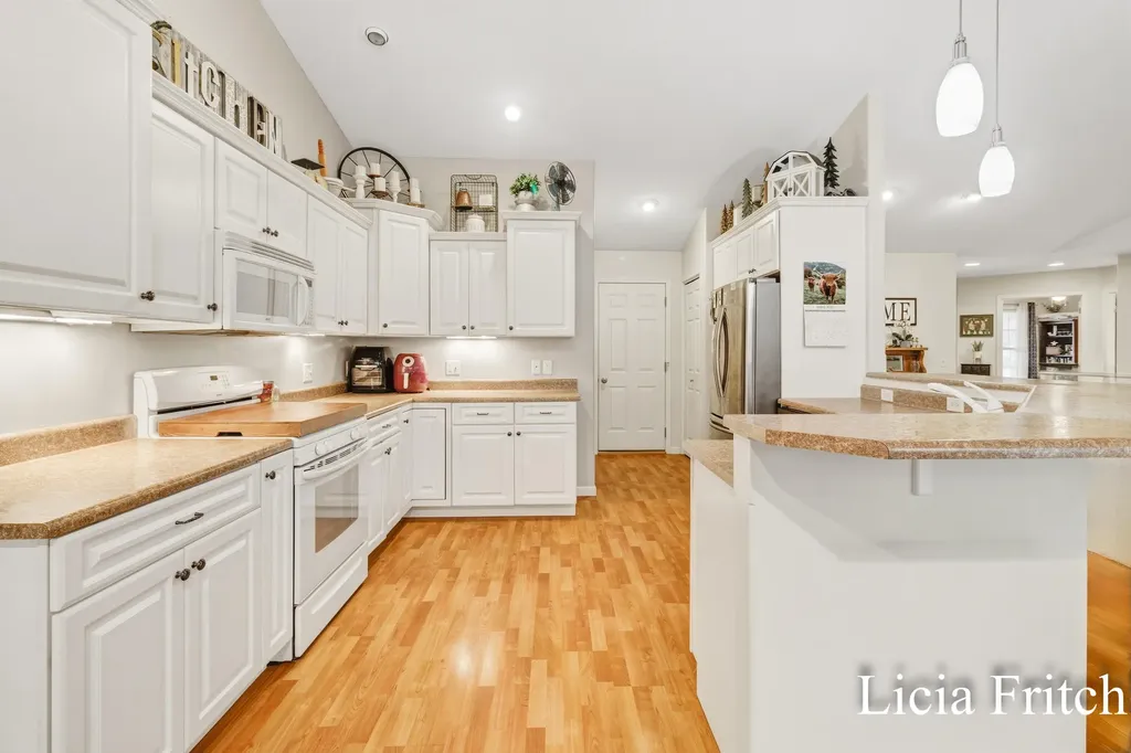 1527 W Addison Way Laketon Township MI 49445