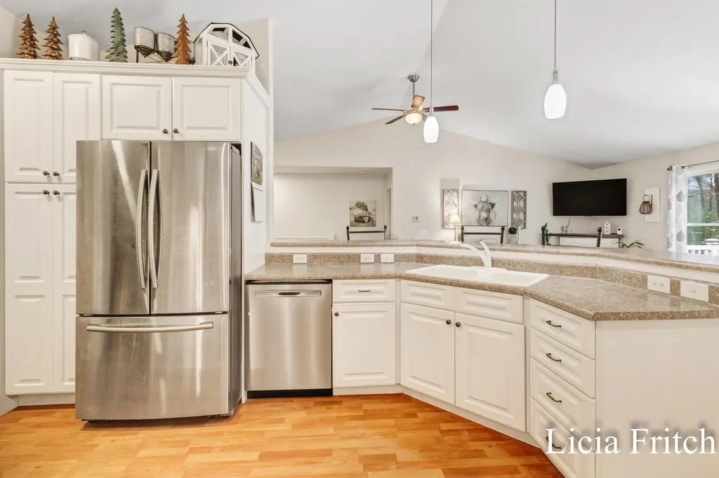 1527 W Addison Way Laketon Township MI 49445