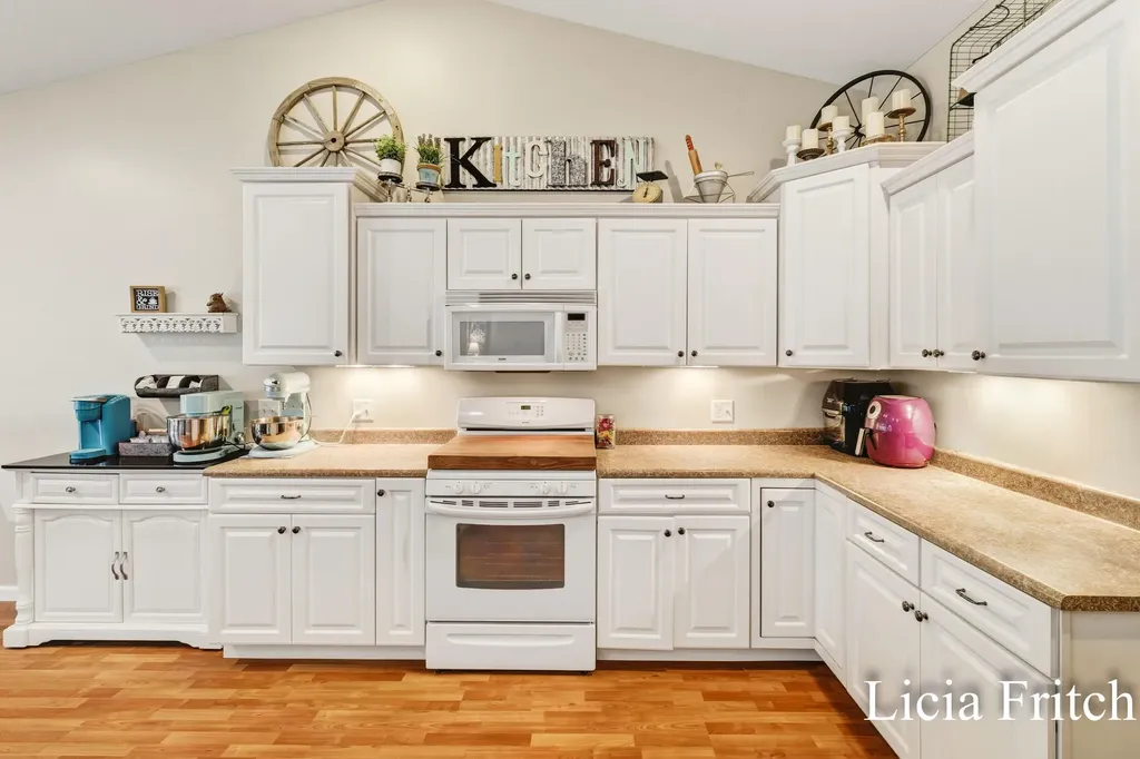 1527 W Addison Way Laketon Township MI 49445